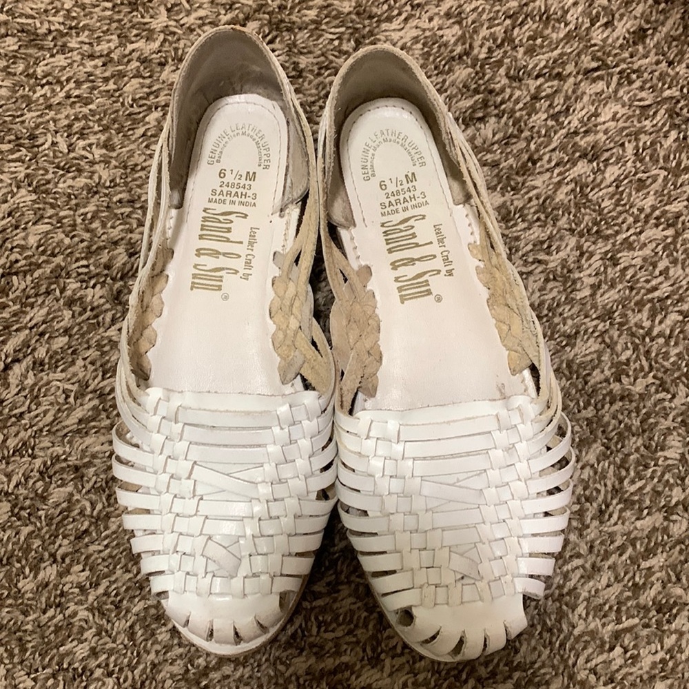 Sand & Sun leather white sandal woman  size 6 1/2